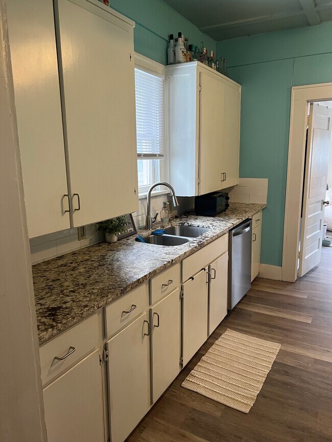 Photo - 208 W Elm Ave