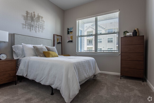 2 BR, 2 BA - 1030 SF - B1