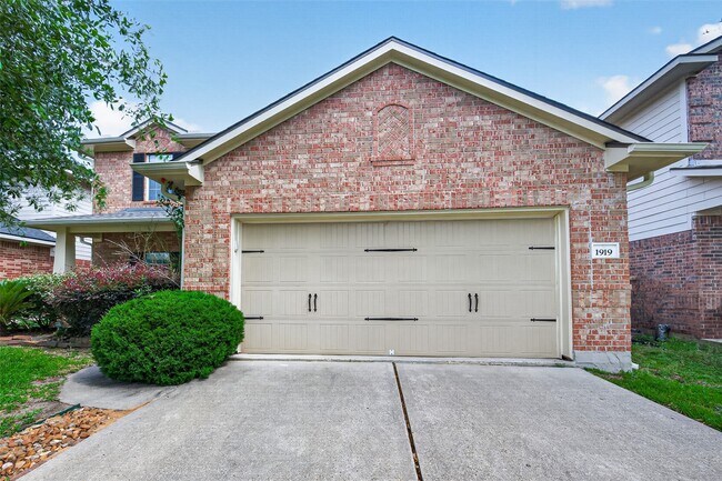 Photo - 1919 Meadow Edge Ln
