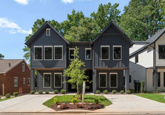 Photo - 2008 St John St