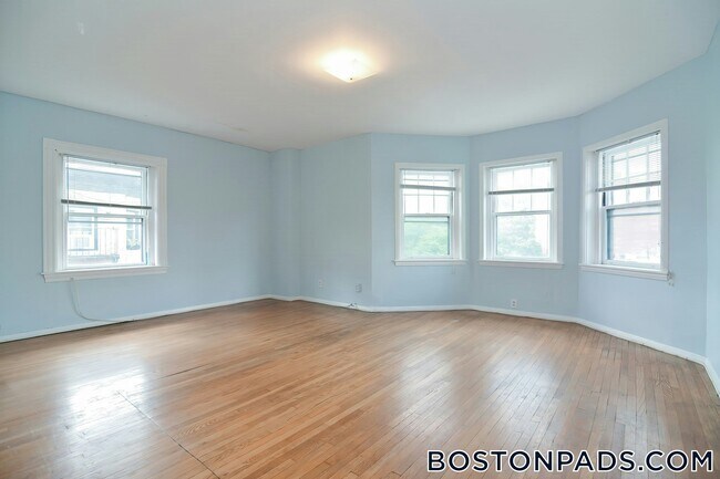 Photo - 923 Beacon St Unit 2