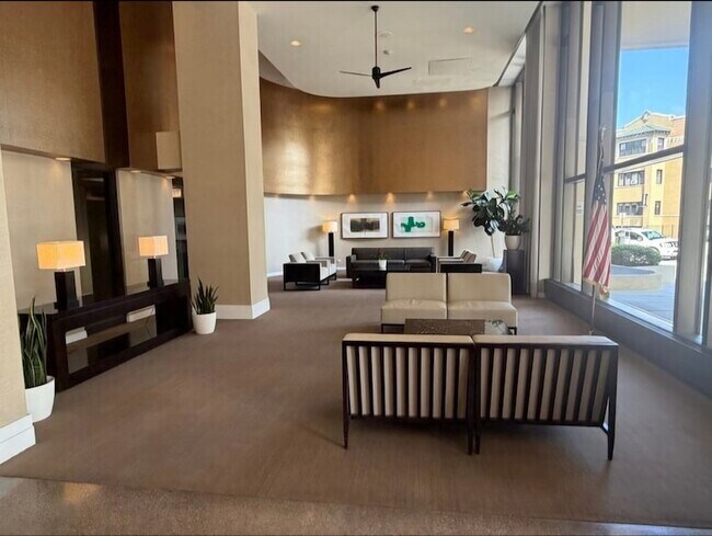 3930 N Pine Grove Ave Unit 608