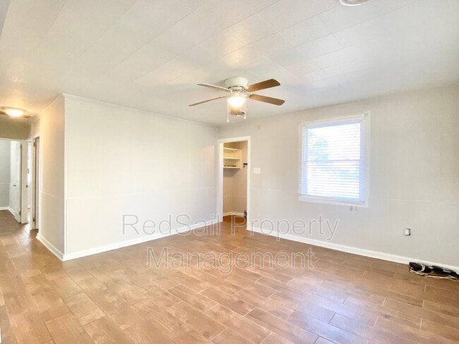 Photo - 323 Roane Dr