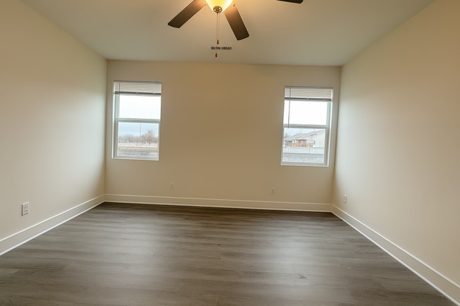 Photo - Spacious 3 Bedroom Home with Oversized Primary Suite near Webb & Pawnee
