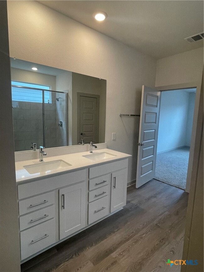 Photo - 325 New Hampton Wy