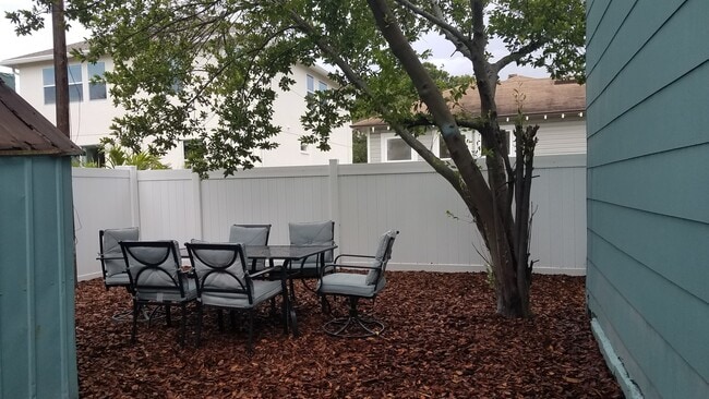 Backyard / Reae Fencing - 2115 W Cass St