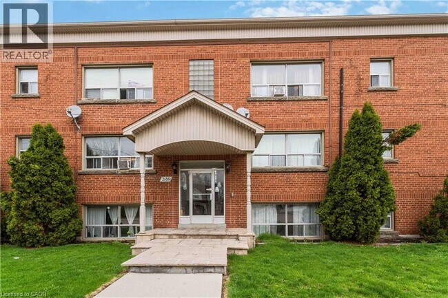 Photo - 2189 King St E Unité B1