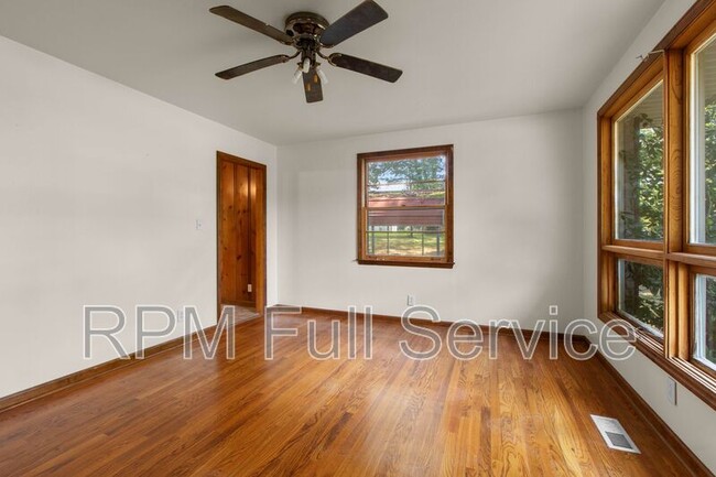 Photo - 570 Carol Dr