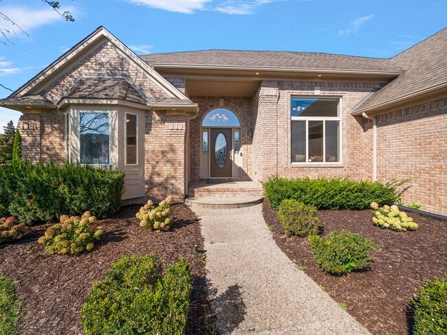 Photo - 50247 Cheltenham Dr