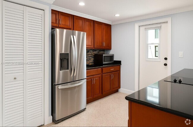 Building Photo - 3242 Mary St Unit S117 Rental