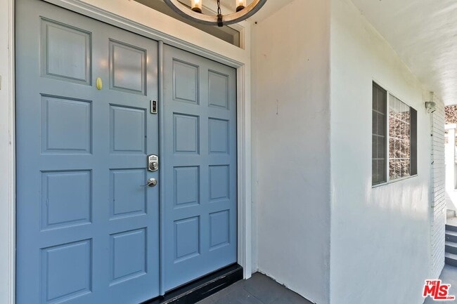 3493 Mandeville Canyon Rd