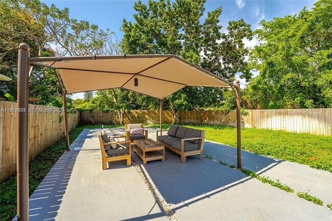 Photo - 11080 Peachtree Dr