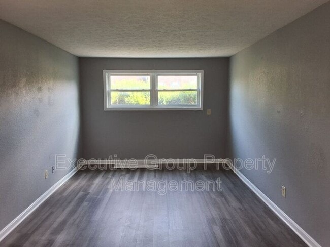 Photo - 365 Elmwood Dr