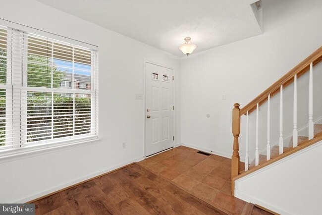 Photo - 2068 Stoneleigh Dr