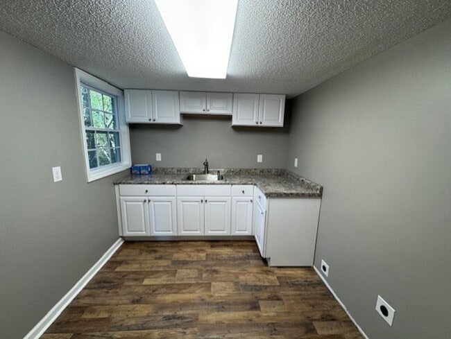 Photo - 1904 Lyle Dr