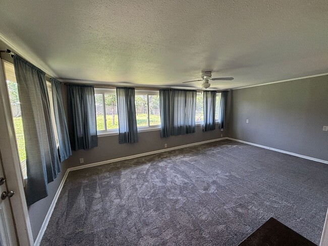 Photo - 318 Sprucewood Ln