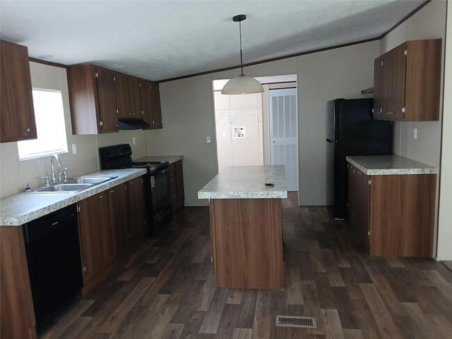 Photo - 7070 FM1115