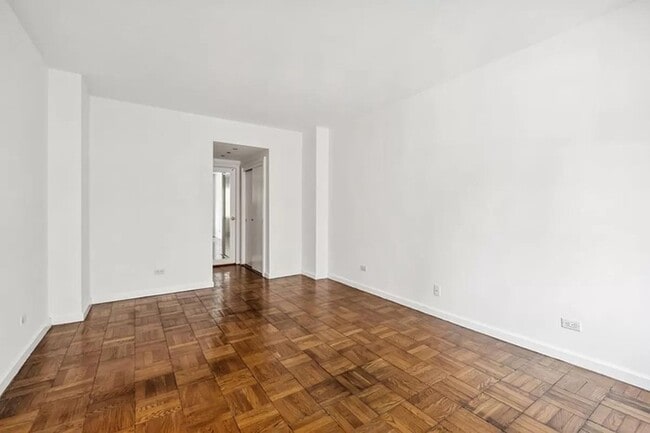 130 E 63rd St Unit 8D
