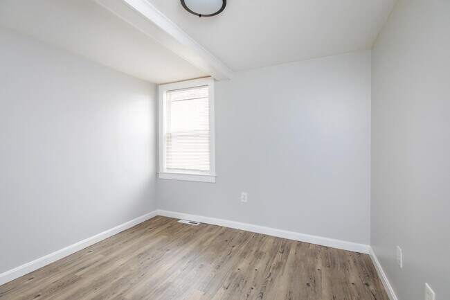 Photo - 5 Johnson Ave