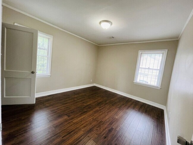 Photo - Charming & Fully Refreshed 2BR/1BA Near the University District – Move-In Ready!