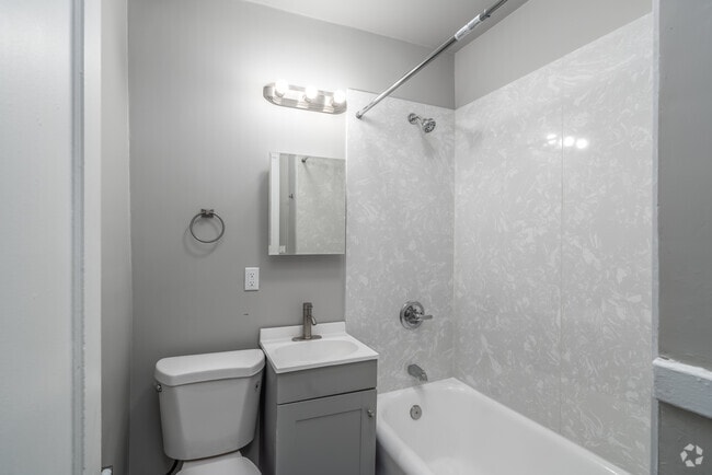 1BR, 1BA - 82SF - Bathroom - Vintage Apartments