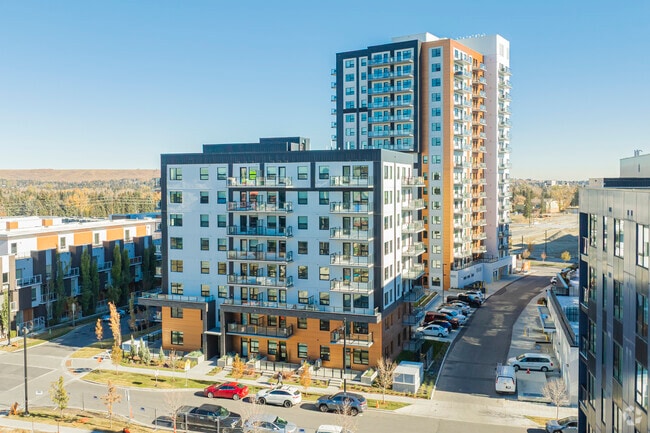 Building Photo - Encore