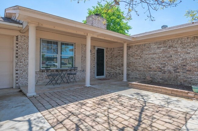 Photo - 303 Manning Dr