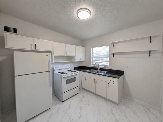 Photo - 2648 Dellwood Ave Unit 3
