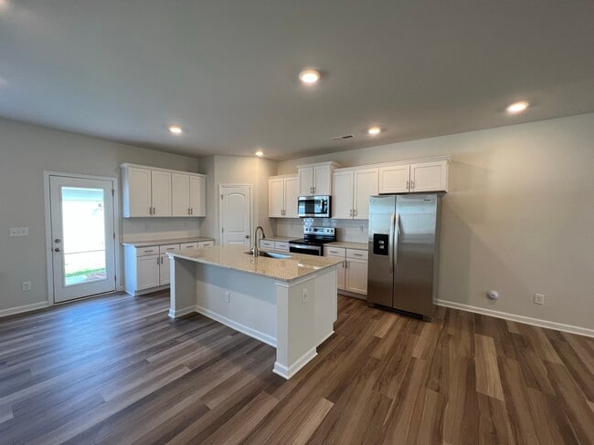 Photo - 208 Sagecroft Ln
