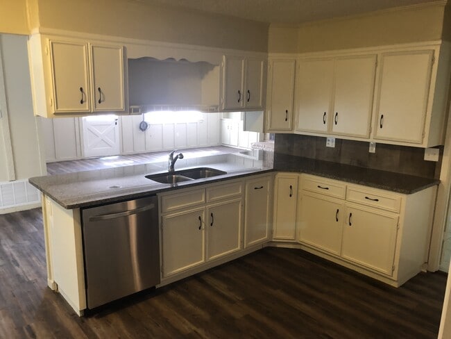 Photo - 9800 Dollarway Rd