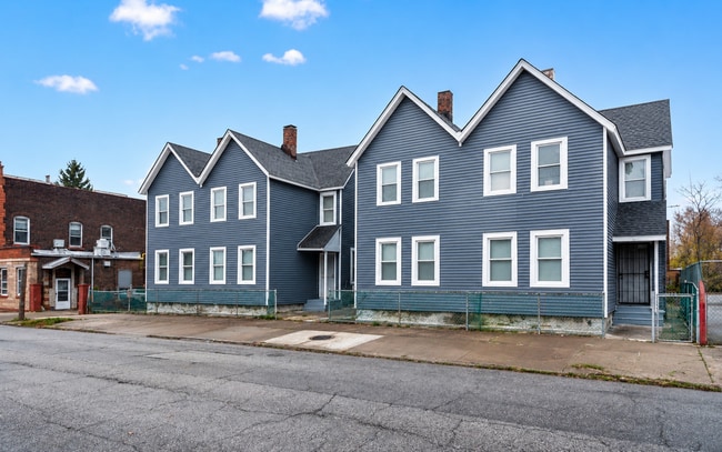 Building Photo - 1361 E 45th St