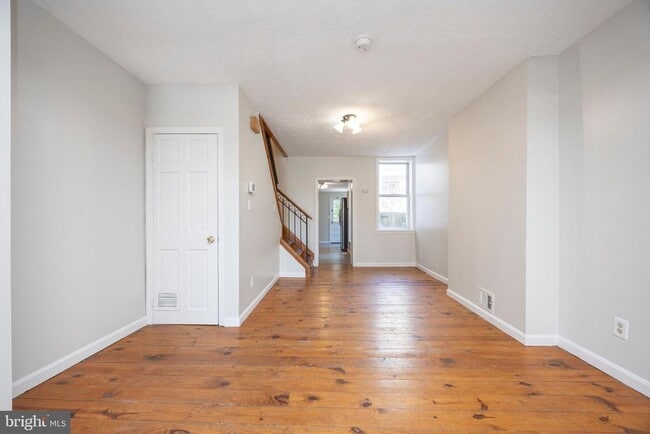 Photo - 206 E Cross St