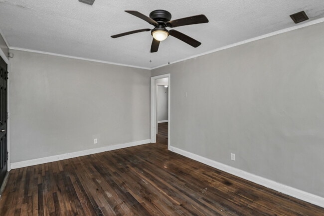 Photo - Cozy 2 Bedroom Home with Large Yard | Move-In Ready Unit B