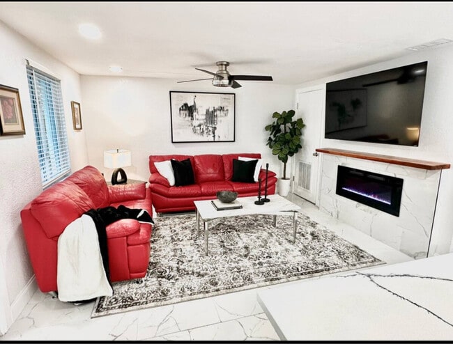 Building Photo - 6809 S Juanita St Rental