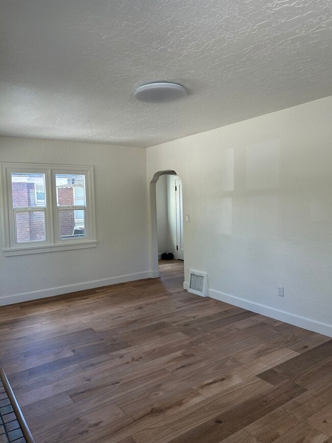 Photo - 2425 Van Buren Ave
