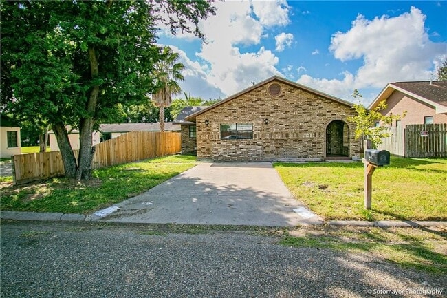 Building Photo - 116 W Enfield Rd