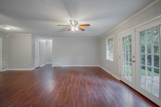Photo - Newly Renovated 4 Bedroom 2 Bathroom Home ...