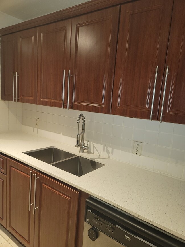 Building Photo - 13455 NE 10th Ave Unit 210