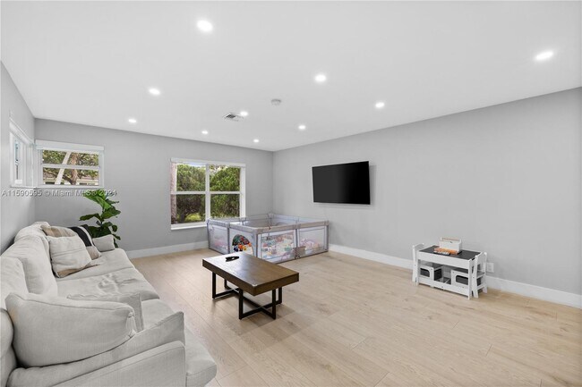 Photo - 10650 NE 11th Ct