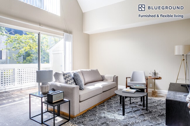 Photo - 900 Pepper Tree Ln Unidad FL2-ID384