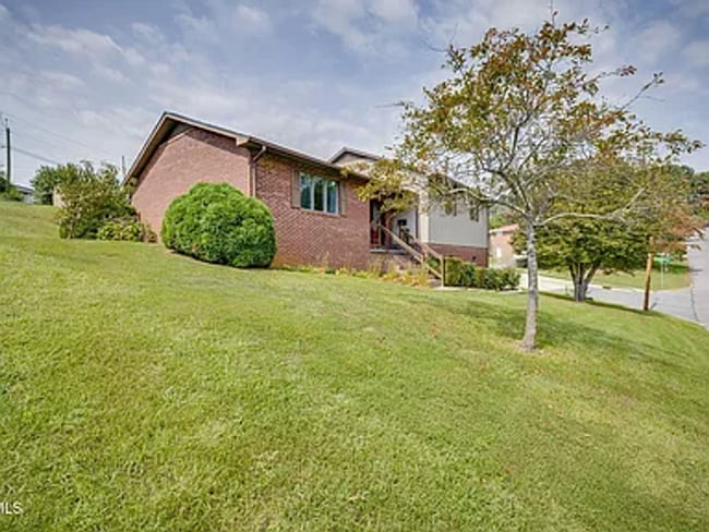 Photo - Charming 3-Bedroom Home with Modern Upgrad...