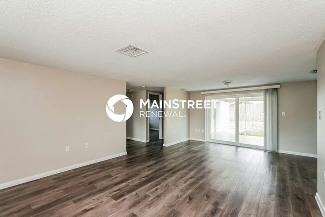 Photo - 3 Bedroom Pet-Friendly Home in Port Richey, FL with Main Street Renewal