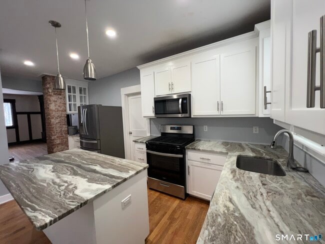 Building Photo - 1546 Whitney Ave