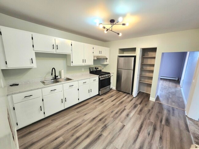 Building Photo - 309 Duke St W Unit 309