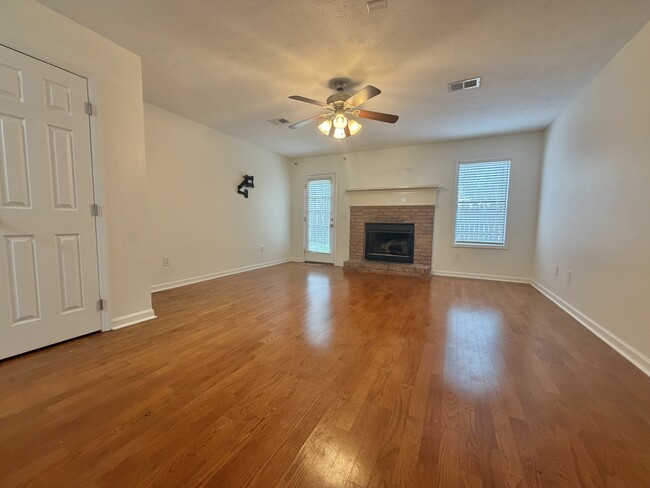 Photo - 111 S Ross St