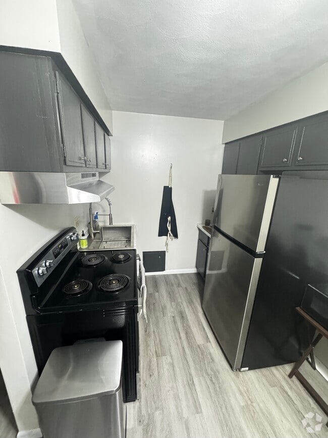 Building Photo - 770 University Ave Unit 4 Rental