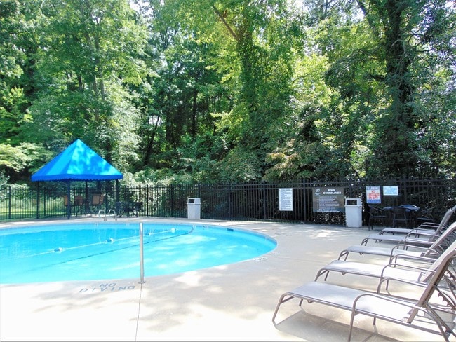 Photo - Benjamin Parkway Condominiums