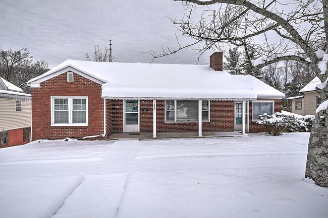 Photo - 3 Bedroom 1 Bath in Johnson City TN