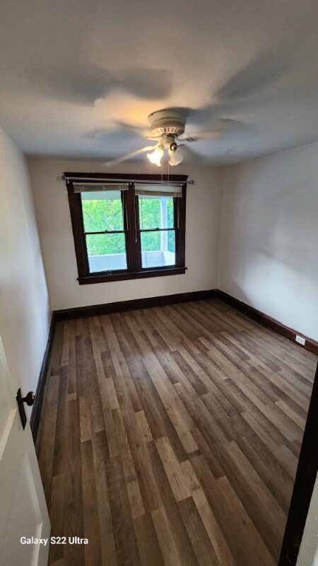 16108 Parkgrove Ave Unit Upstairs