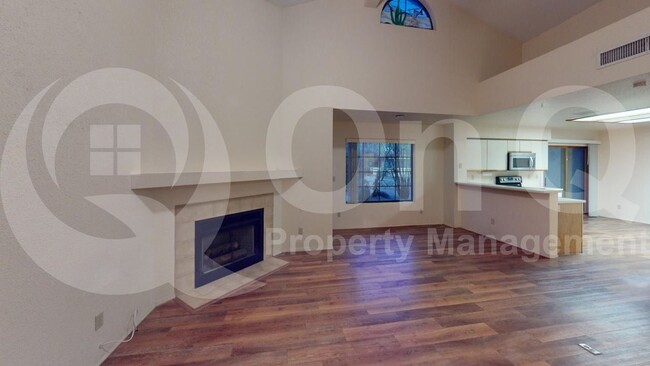 Photo - 107 E Horizon Cir House